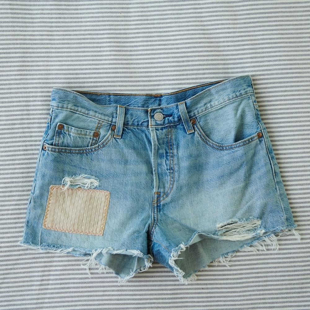 Levis 501 denim cutoff shorts w patches